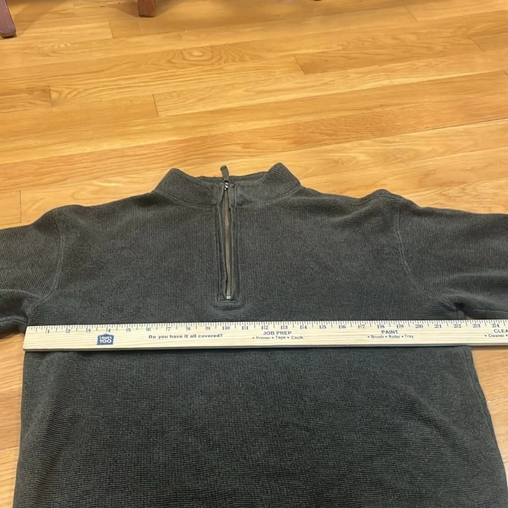 Woolrich mens quarter zip pullover size medium.
